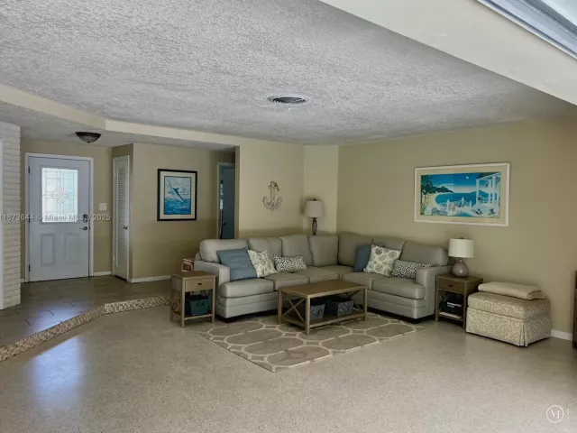 3-bedroom home for rent in Riviera Beach - 1241 Manor Dr - MondialRealty