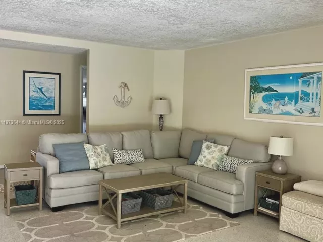 3-bedroom home for rent in Riviera Beach - 1241 Manor Dr - MondialRealty