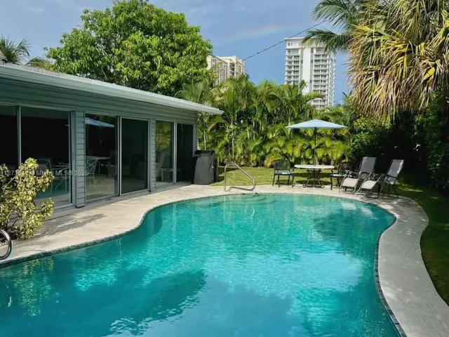 3-bedroom home for rent in Riviera Beach - 1241 Manor Dr - MondialRealty