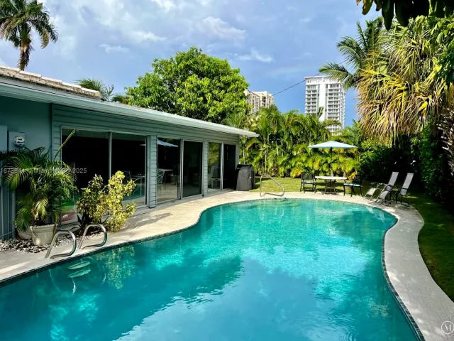 3-bedroom home for rent in Riviera Beach - 1241 Manor Dr - MondialRealty