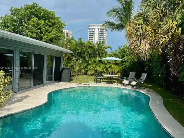 3-bedroom home for rent in Riviera Beach - 1241 Manor Dr - MondialRealty