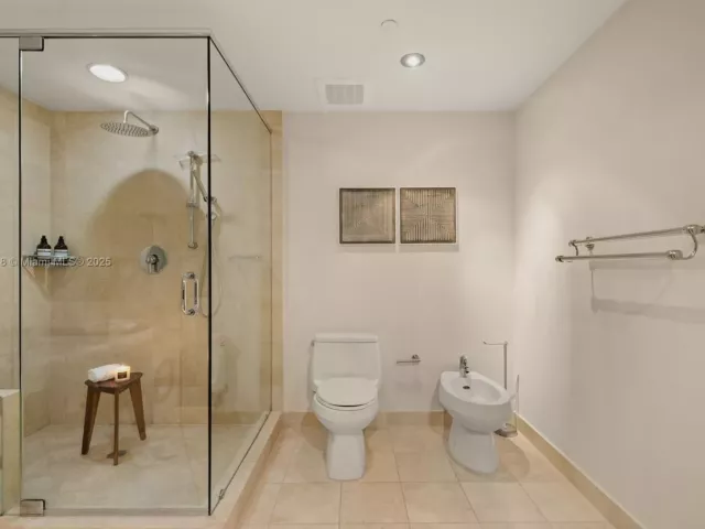 2-bedroom condo for rent in Hallandale Beach - 1830 S Ocean Dr 2306 - MondialRealty