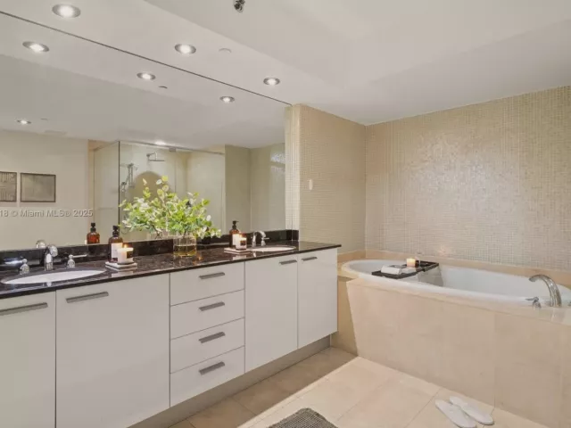 2-bedroom condo for rent in Hallandale Beach - 1830 S Ocean Dr 2306 - MondialRealty