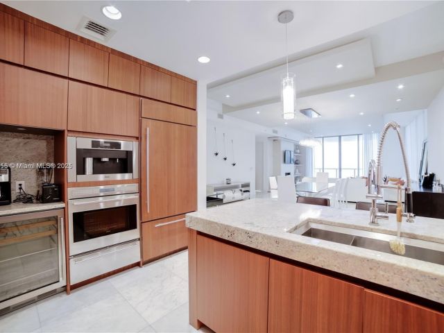 Apartment for rent  Unit #1204N - photo 6541187