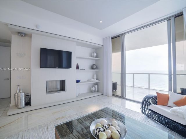 Apartment for rent  Unit #1204N - photo 6541195