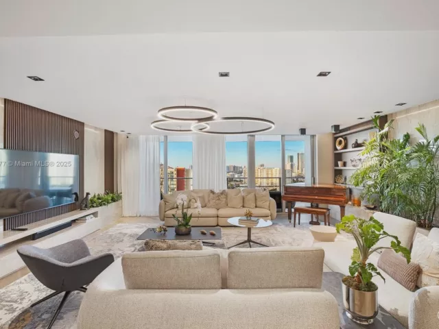 4-bedroom condo for sale in Sunny Isles Beach - 330 Sunny Isles Blvd 5-2403 - MondialRealty