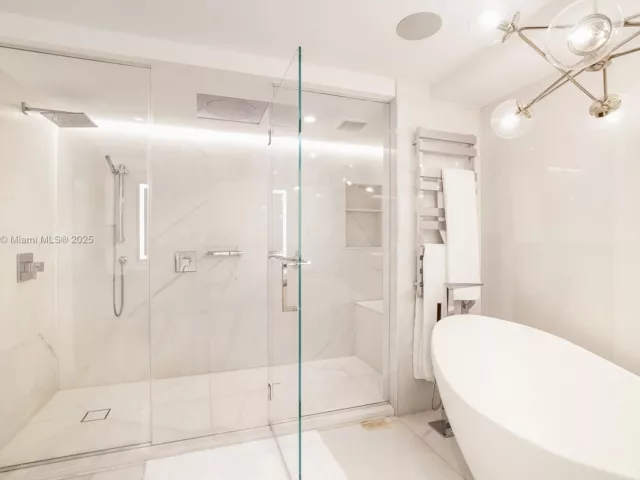 4-bedroom condo for sale in Sunny Isles Beach - 330 Sunny Isles Blvd 5-2403 - MondialRealty