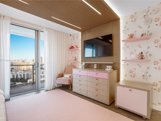 Apartment for sale  Unit #5-2403 - photo 6559817