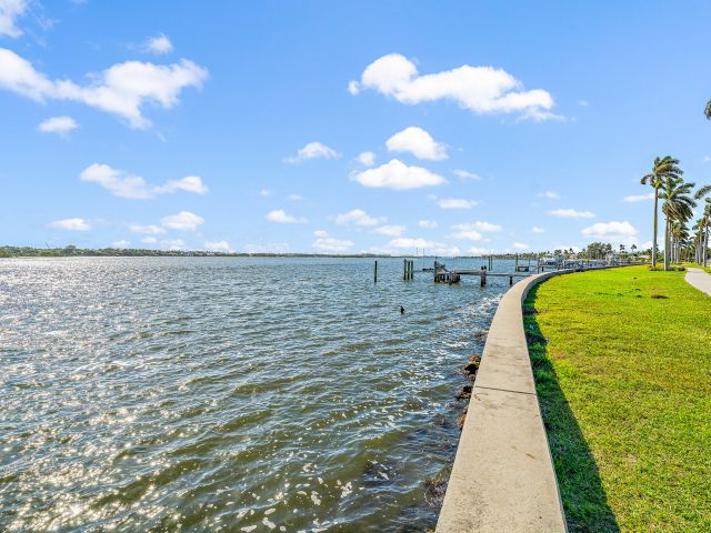 Home for rent at 210 Russlyn Drive - photo 6539628