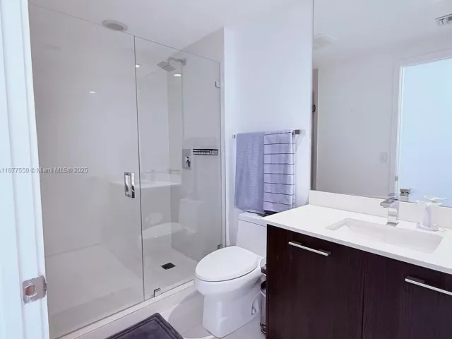 3-bedroom condo for rent in Miami - 55 SW 9th St 4003 - MondialRealty