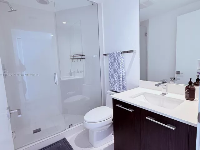 3-bedroom condo for rent in Miami - 55 SW 9th St 4003 - MondialRealty