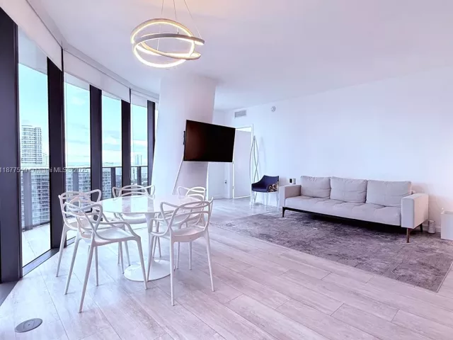 3-bedroom condo for rent in Miami - 55 SW 9th St 4003 - MondialRealty
