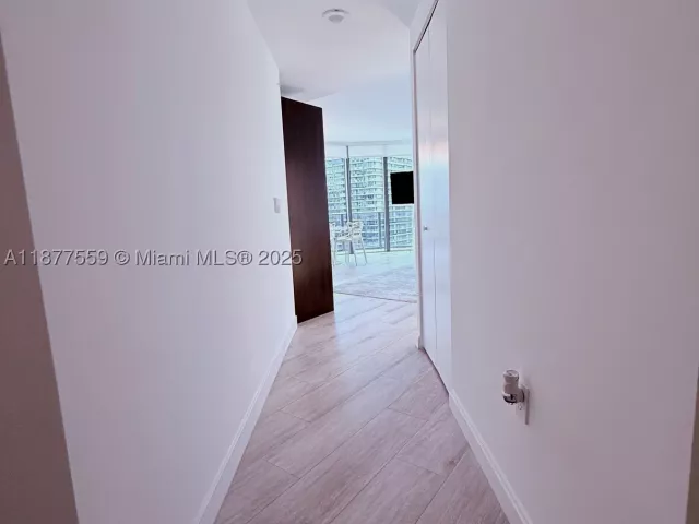 3-bedroom condo for rent in Miami - 55 SW 9th St 4003 - MondialRealty