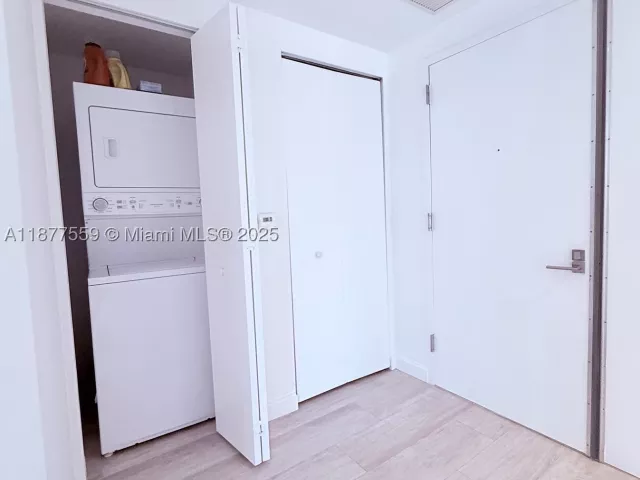3-bedroom condo for rent in Miami - 55 SW 9th St 4003 - MondialRealty