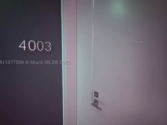 3-bedroom condo for rent in Miami - 55 SW 9th St 4003 - MondialRealty