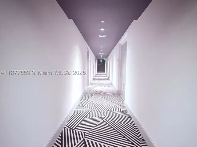 3-bedroom condo for rent in Miami - 55 SW 9th St 4003 - MondialRealty