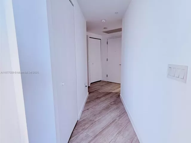 3-bedroom condo for rent in Miami - 55 SW 9th St 4003 - MondialRealty