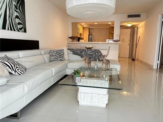 1-bedroom condo for rent in Hallandale Beach - 2030 S Ocean Dr 725 - MondialRealty