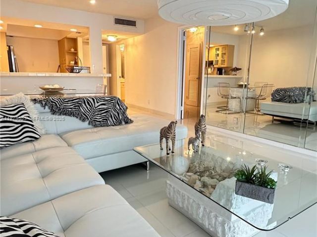 1-bedroom condo for rent in Hallandale Beach - 2030 S Ocean Dr 725 - MondialRealty