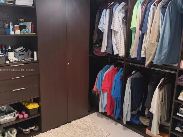 2-bedroom condo for rent in Sunny Isles Beach - 400 Sunny Isles Blvd 1021 - MondialRealty