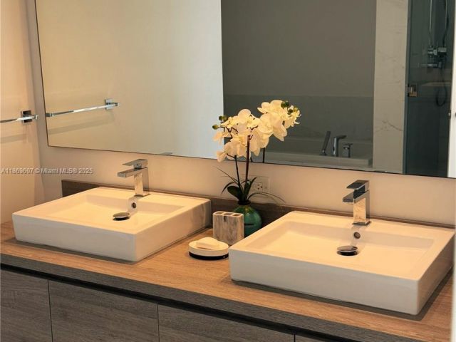 Apartment for rent  Unit #1021 - photo 6539475