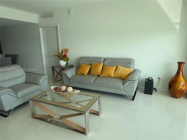 Apartment for rent  Unit #1021 - photo 6539476