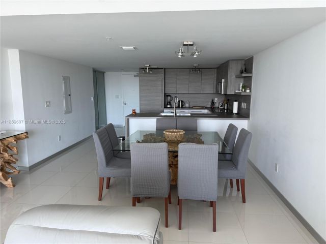 Apartment for rent  Unit #1021 - photo 6539480