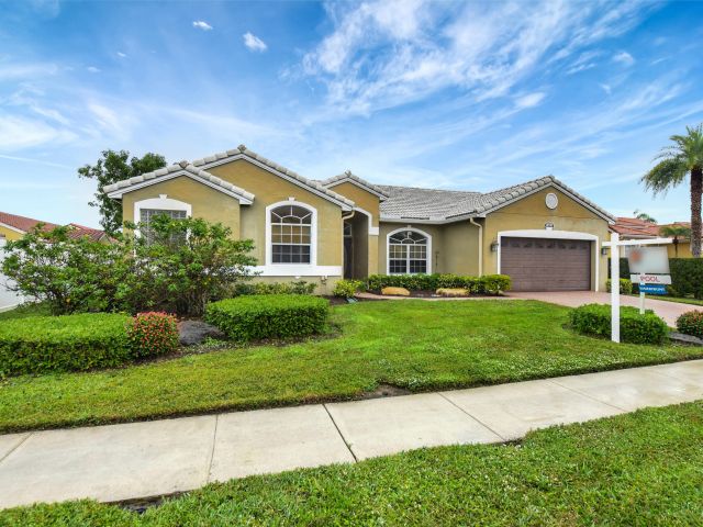 Home for sale at 18570 Serena Pointe Lane - photo 6543413