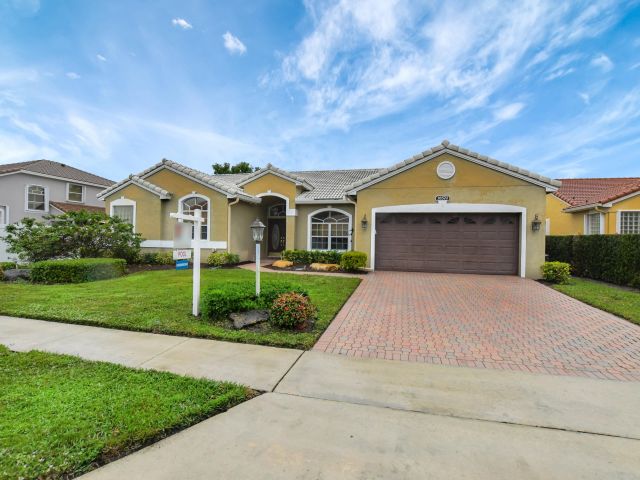 Home for sale at 18570 Serena Pointe Lane - photo 6543414