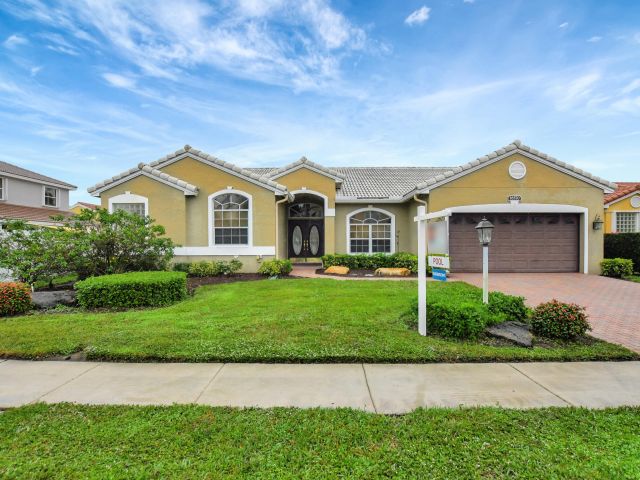 Home for sale at 18570 Serena Pointe Lane - photo 6543415