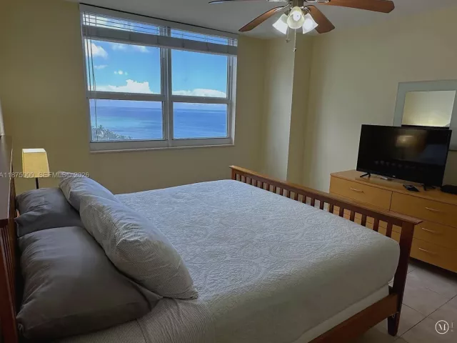 2-bedroom condo for sale in Hallandale Beach - 2080 S OCEAN DRIVE 1010 - MondialRealty