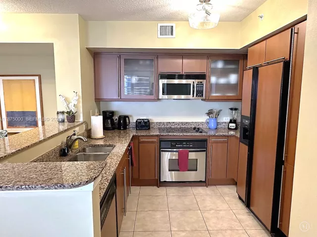 2-bedroom condo for sale in Hallandale Beach - 2080 S OCEAN DRIVE 1010 - MondialRealty