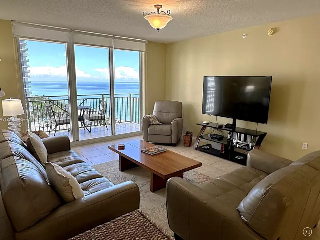 2-bedroom condo for sale in Hallandale Beach - 2080 S OCEAN DRIVE 1010 - MondialRealty