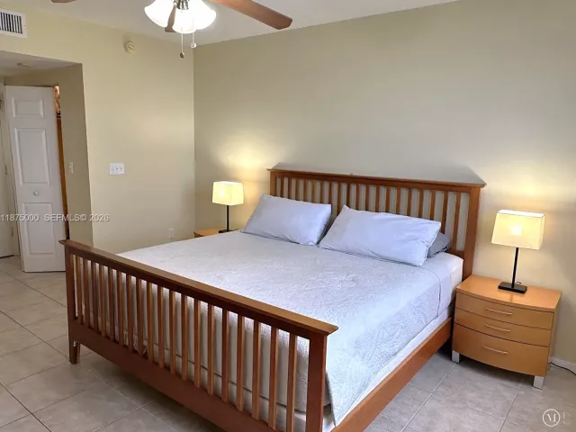 2-bedroom condo for sale in Hallandale Beach - 2080 S OCEAN DRIVE 1010 - MondialRealty