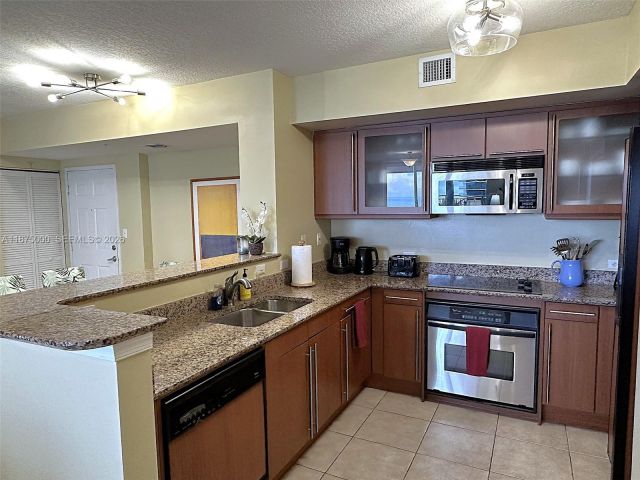 Apartment for sale  Unit #1010 - photo 6542868