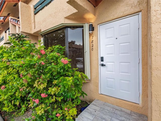 2-bedroom home for sale in Miami - 7820 SW 102nd Ln - MondialRealty
