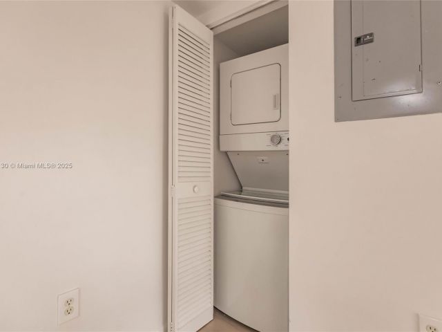 2-bedroom home for sale in Miami - 7820 SW 102nd Ln - MondialRealty