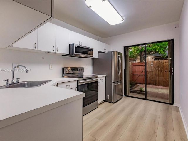 2-bedroom home for sale in Miami - 7820 SW 102nd Ln - MondialRealty