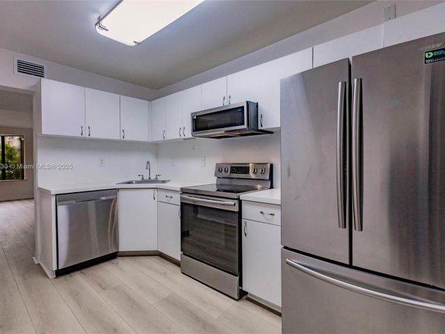 2-bedroom home for sale in Miami - 7820 SW 102nd Ln - MondialRealty