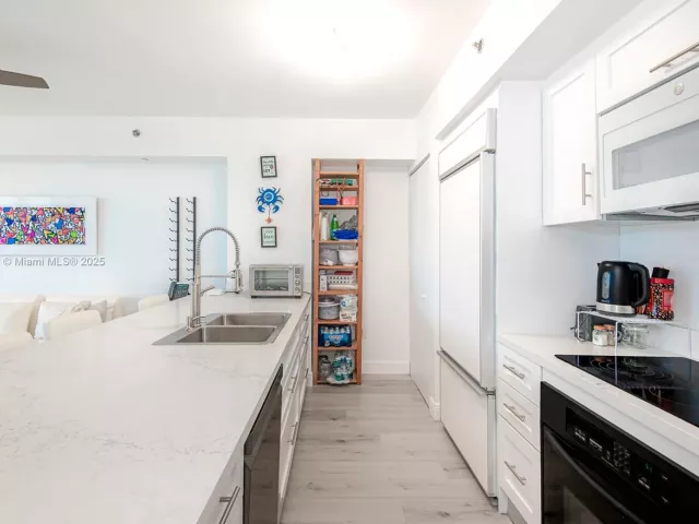 1-bedroom condo for rent in Hallandale Beach - 1830 S Ocean Dr 1605 - MondialRealty