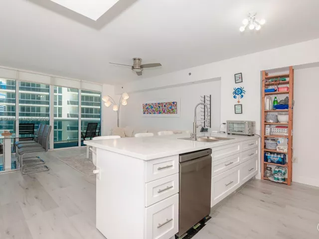 1-bedroom condo for rent in Hallandale Beach - 1830 S Ocean Dr 1605 - MondialRealty