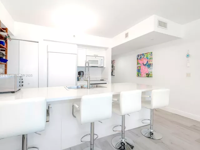 1-bedroom condo for rent in Hallandale Beach - 1830 S Ocean Dr 1605 - MondialRealty