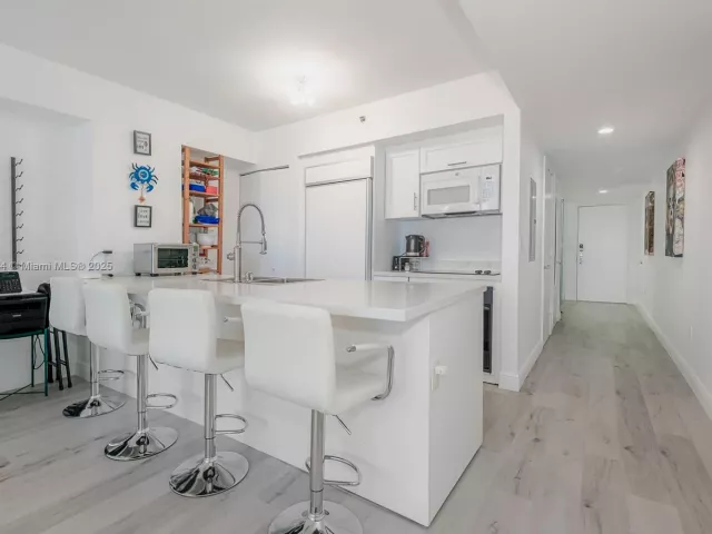 1-bedroom condo for rent in Hallandale Beach - 1830 S Ocean Dr 1605 - MondialRealty