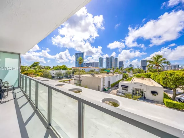 1-bedroom condo for sale in Miami -  - MondialRealty