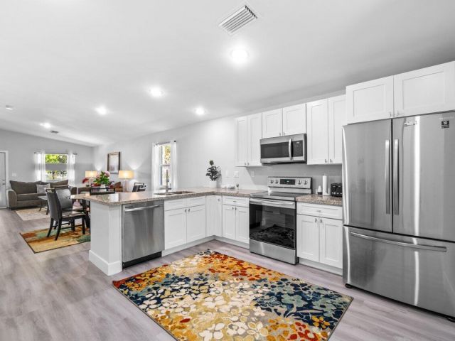 Home for sale at 408 SW 4th Street - photo 6541437