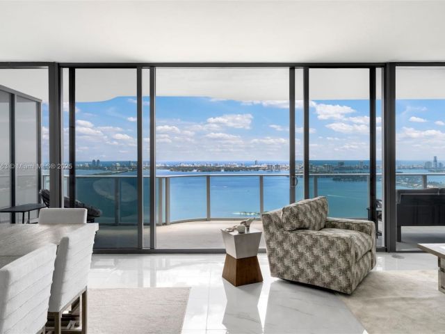 Apartment for sale  Unit #4702 - photo 6604347