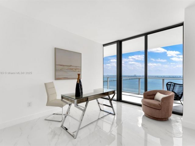 Apartment for sale  Unit #4702 - photo 6604352