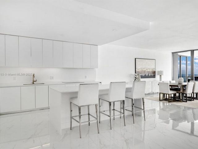 Apartment for sale  Unit #4702 - photo 6604358