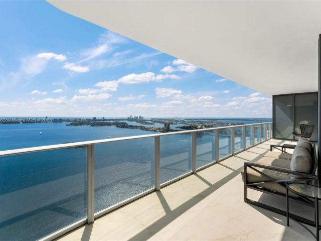 Apartment for sale  Unit #4702 - photo 6604359