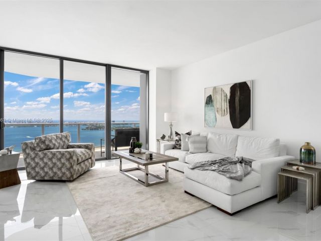 Apartment for sale  Unit #4702 - photo 6604361